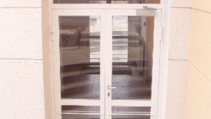 Jansen ajtó gyárása egyedi méretben